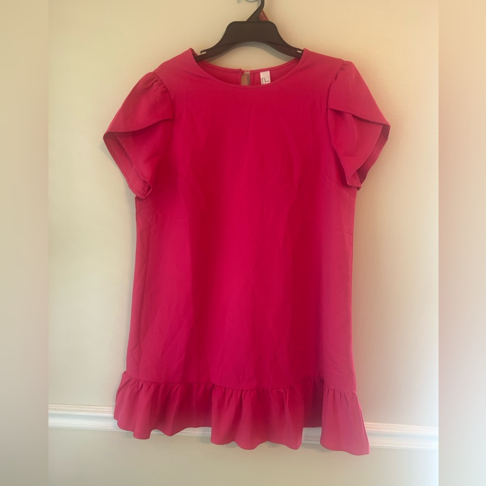 Women’s dress, size XL.